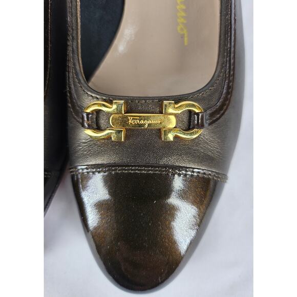 SALVATORE FERRAGAMO WOMEN’S BROWN PUMP – SIZE 3.5B – BRONZE PATENT TOE & GANCINI - Picture 12 of 14
